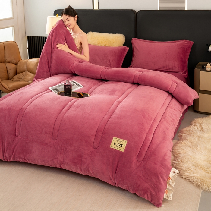 91家纺网 家纺一手货源 找家纺 81号家纺 2025新款双面牛奶绒纯色冬被被子被芯 豆沙红