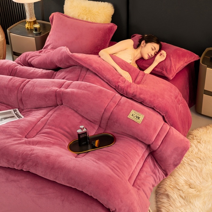 91家纺网 家纺一手货源 找家纺 81号家纺 2025新款双面牛奶绒纯色冬被被子被芯 豆沙红