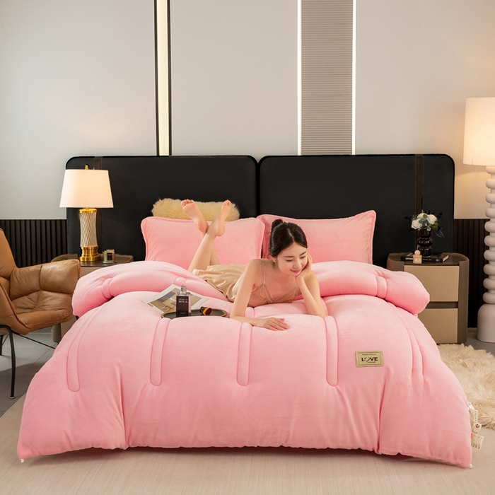 91家纺网 家纺一手货源 找家纺 81号家纺 2025新款双面牛奶绒纯色冬被被子被芯 海棠粉