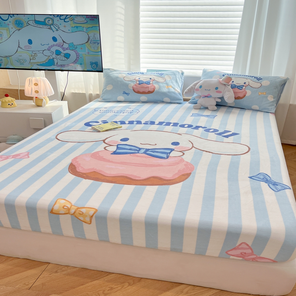 91家纺网 家纺一手货源 找家纺 暮思家居 2025新款正版授权三丽鸥大版牛奶绒数码印花单品床笠单件床笠(带标价格） 绒A版-条纹玉桂狗