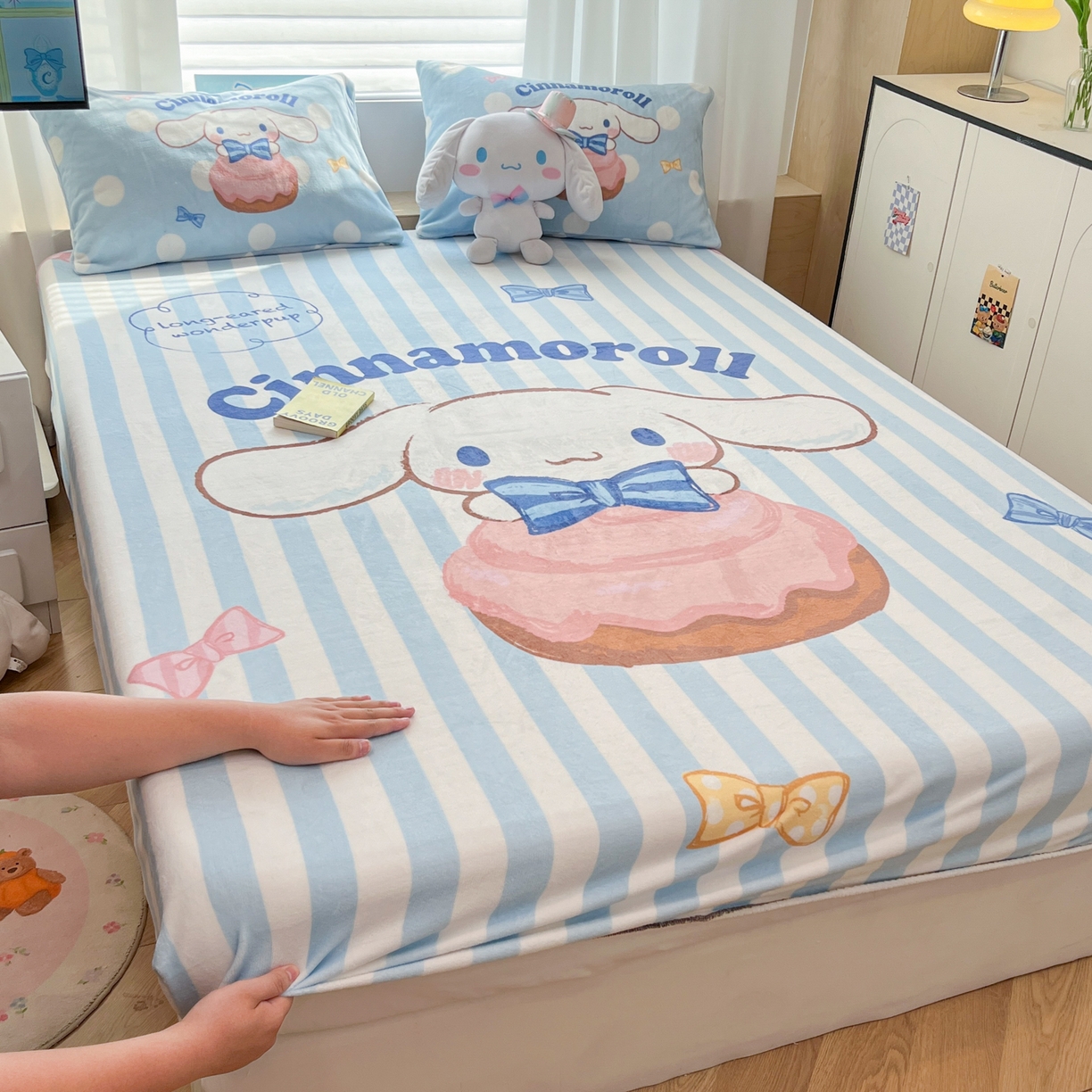 91家纺网 家纺一手货源 找家纺 暮思家居 2025新款正版授权三丽鸥大版牛奶绒数码印花单品床笠单件床笠(带标价格） 绒A版-条纹玉桂狗