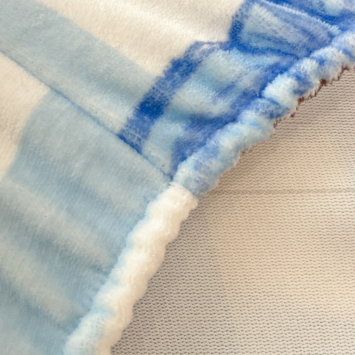 91家纺网 家纺一手货源 找家纺 暮思家居 2025新款正版授权三丽鸥大版牛奶绒数码印花单品床笠单件床笠(带标价格） 绒A版-条纹玉桂狗