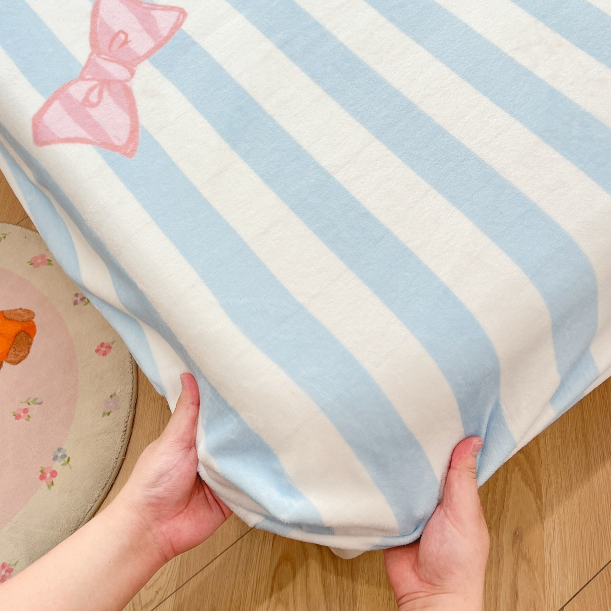 91家纺网 家纺一手货源 找家纺 暮思家居 2025新款正版授权三丽鸥大版牛奶绒数码印花单品床笠单件床笠(带标价格） 绒A版-条纹玉桂狗