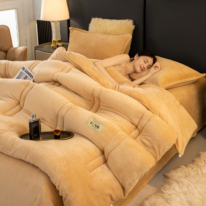 91家纺网 家纺一手货源 找家纺 81号家纺 2025新款双面牛奶绒纯色冬被被子被芯 卡其色