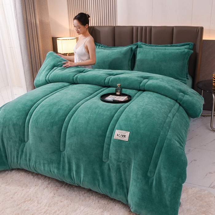 91家纺网 家纺一手货源 找家纺 81号家纺 2025新款双面牛奶绒纯色冬被被子被芯 墨绿色