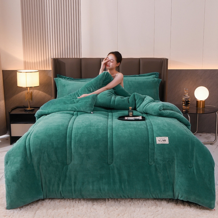 91家纺网 家纺一手货源 找家纺 81号家纺 2025新款双面牛奶绒纯色冬被被子被芯 墨绿色