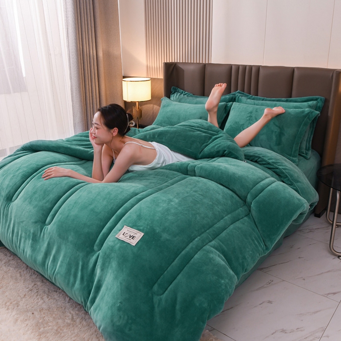 91家纺网 家纺一手货源 找家纺 81号家纺 2025新款双面牛奶绒纯色冬被被子被芯 墨绿色