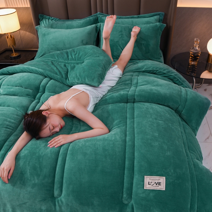 91家纺网 家纺一手货源 找家纺 81号家纺 2025新款双面牛奶绒纯色冬被被子被芯 墨绿色