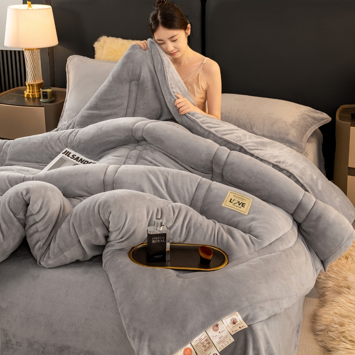 91家纺网 家纺一手货源 找家纺 81号家纺 2025新款双面牛奶绒纯色冬被被子被芯 云雾灰