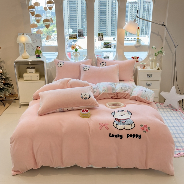 91家纺网 家纺一手货源 找家纺 丝羽坊 2025新款A类潮款加厚牛奶绒四件套 软萌宝贝