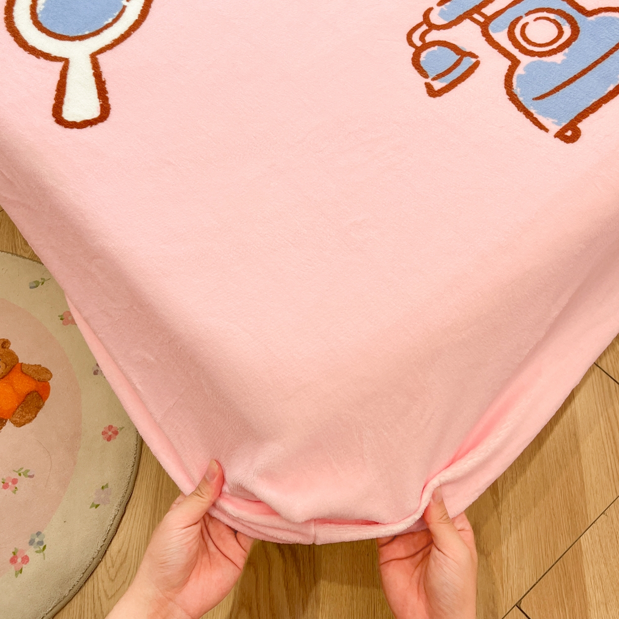 91家纺网 家纺一手货源 找家纺 暮思家居 2025新款正版授权三丽鸥大版牛奶绒数码印花单品床笠单件床笠(带标价格） 绒A版-晚安KT