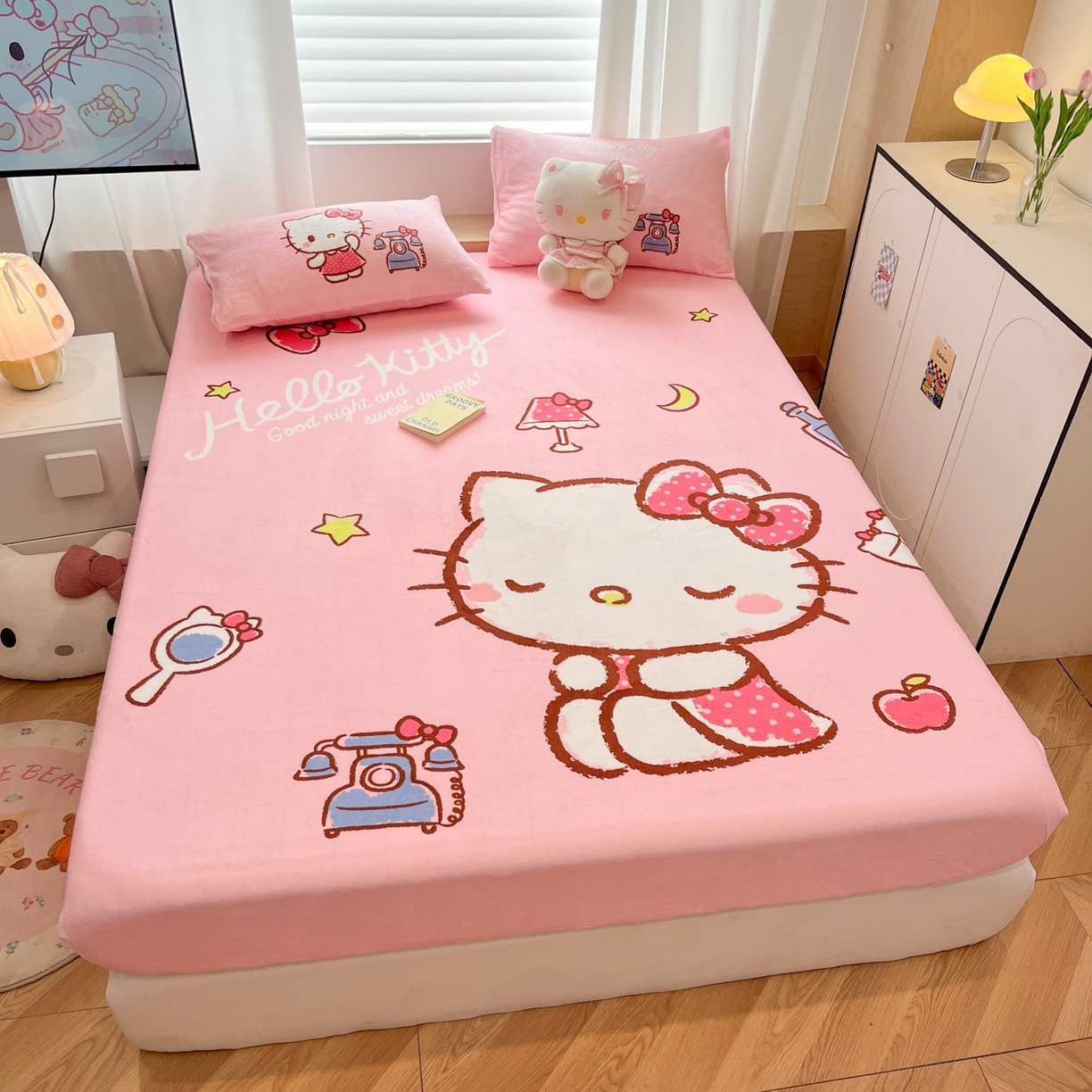 91家纺网 家纺一手货源 找家纺 暮思家居 2025新款正版授权三丽鸥大版牛奶绒数码印花单品床笠单件床笠(带标价格） 绒A版-晚安KT