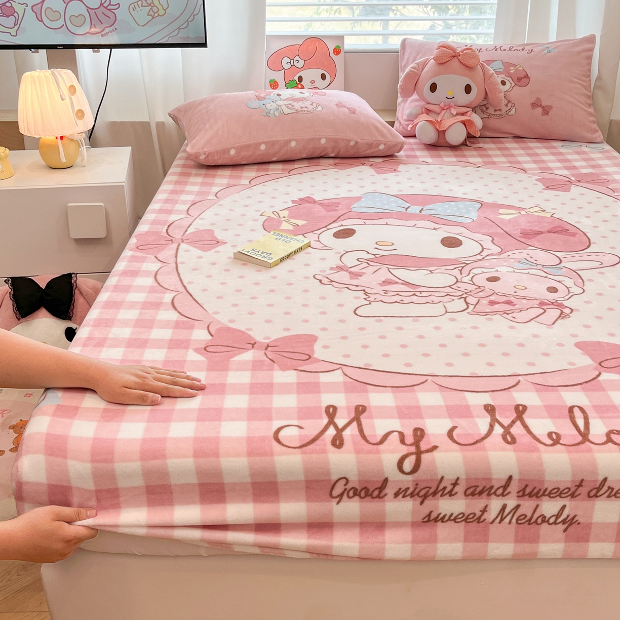 91家纺网 家纺一手货源 找家纺 暮思家居 2025新款正版授权三丽鸥大版牛奶绒数码印花单品床笠单件床笠(带标价格） 绒A版-相框美乐蒂