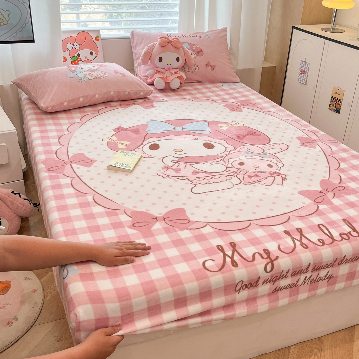 91家纺网 家纺一手货源 找家纺 暮思家居 2025新款正版授权三丽鸥大版牛奶绒数码印花单品床笠单件床笠(带标价格） 绒A版-相框美乐蒂