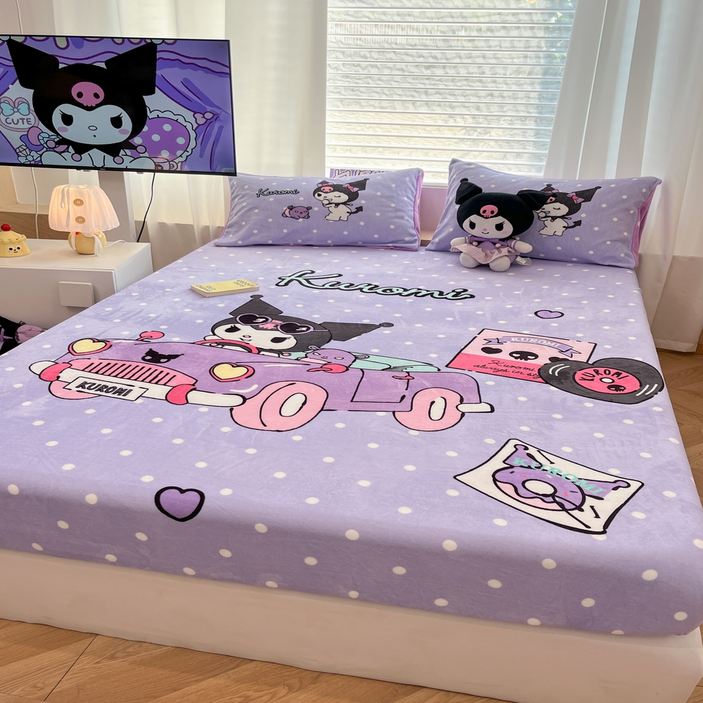 91家纺网 家纺一手货源 找家纺 暮思家居 2025新款正版授权三丽鸥大版牛奶绒数码印花单品床笠单件床笠(带标价格） 绒A版-小汽车库洛米