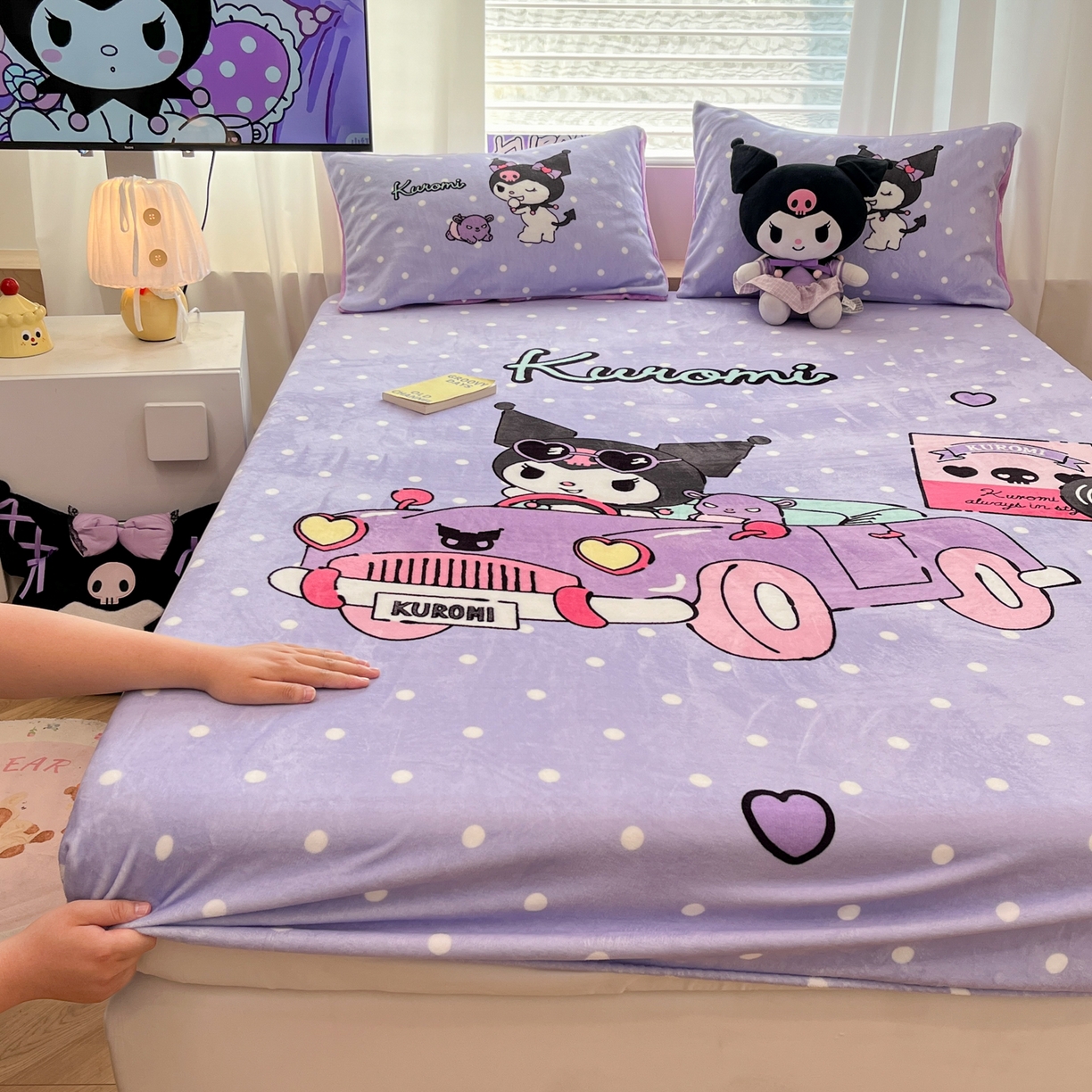 91家纺网 家纺一手货源 找家纺 暮思家居 2025新款正版授权三丽鸥大版牛奶绒数码印花单品床笠单件床笠(带标价格） 绒A版-小汽车库洛米