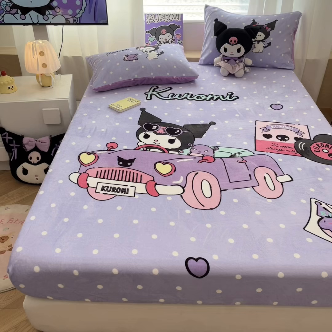 91家纺网 家纺一手货源 找家纺 暮思家居 2025新款正版授权三丽鸥大版牛奶绒数码印花单品床笠单件床笠(带标价格） 绒A版-小汽车库洛米