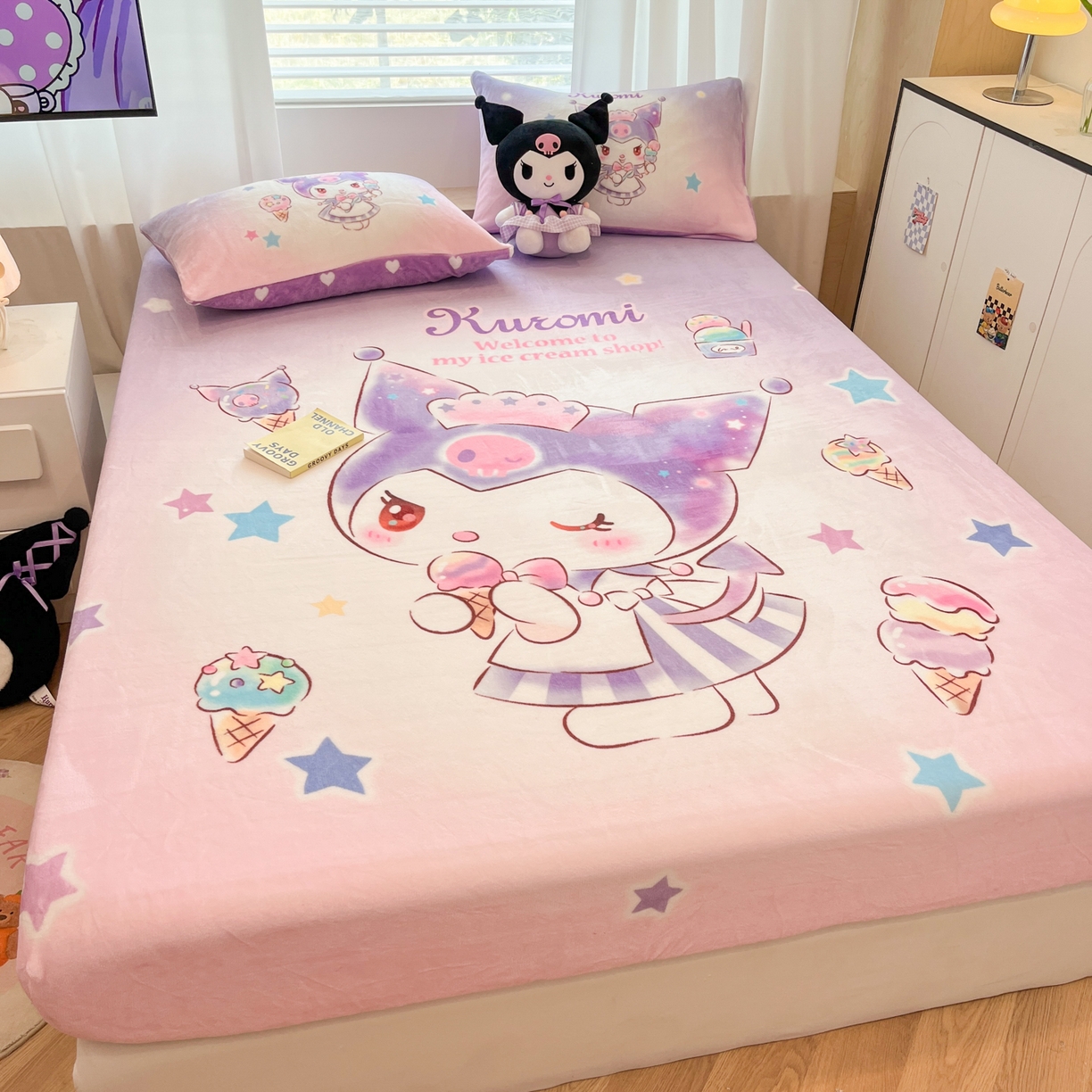 91家纺网 家纺一手货源 找家纺 暮思家居 2025新款正版授权三丽鸥大版牛奶绒数码印花单品床笠单件床笠(带标价格） 绒A版-炫彩库洛米