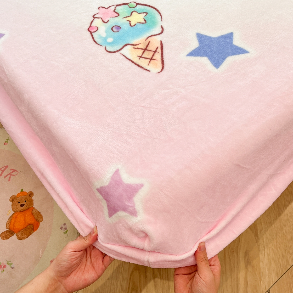 91家纺网 家纺一手货源 找家纺 暮思家居 2025新款正版授权三丽鸥大版牛奶绒数码印花单品床笠单件床笠(带标价格） 绒A版-炫彩库洛米