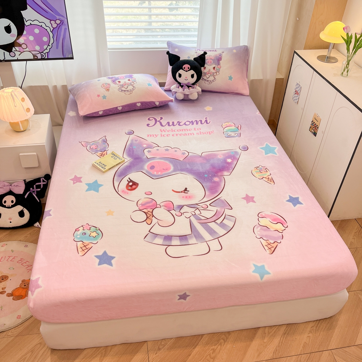 91家纺网 家纺一手货源 找家纺 暮思家居 2025新款正版授权三丽鸥大版牛奶绒数码印花单品床笠单件床笠(带标价格） 绒A版-炫彩库洛米