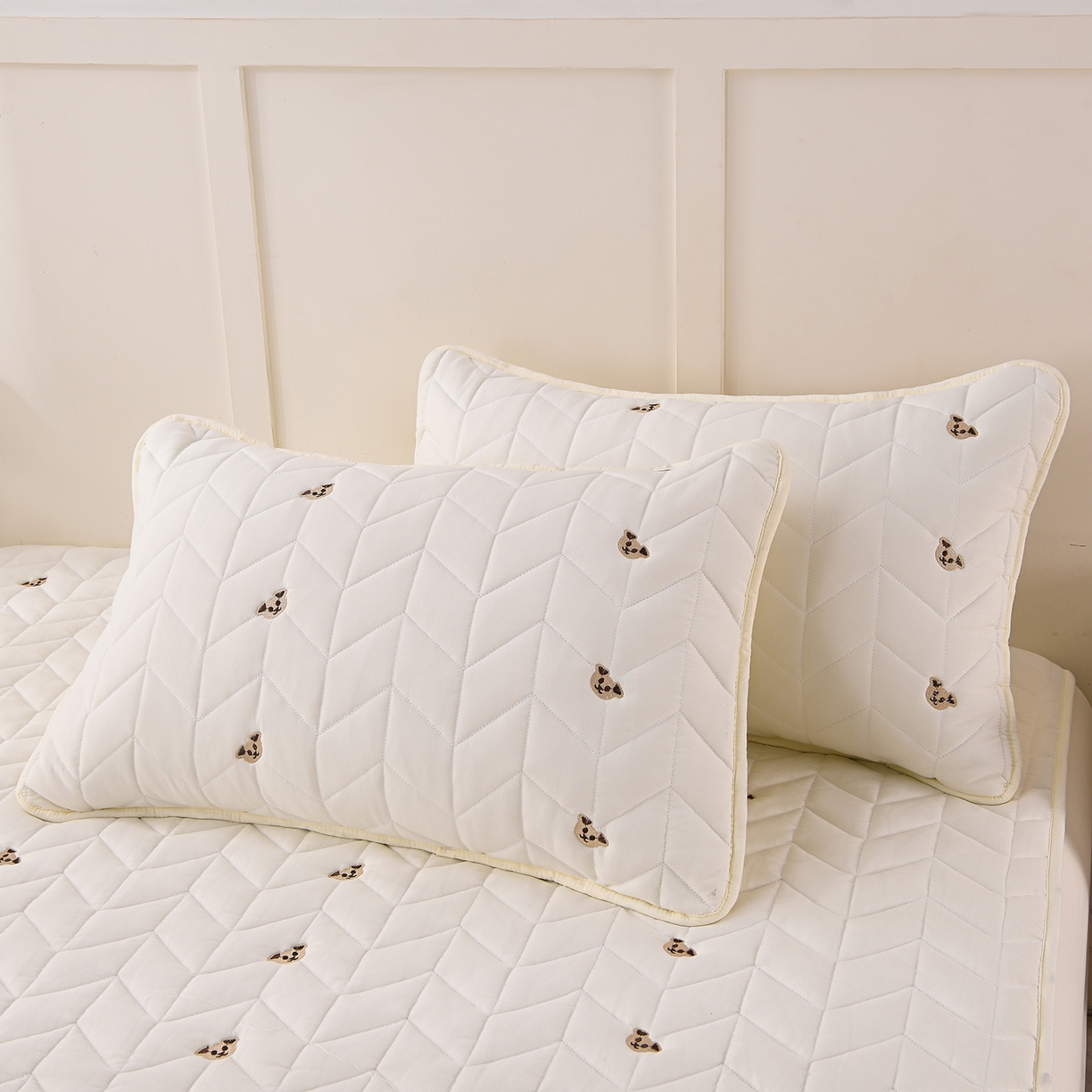 91家纺网 家纺一手货源 找家纺 推推家纺 2025新款A类水洗棉床笠单品床笠床笠单件 可爱熊-卡米白