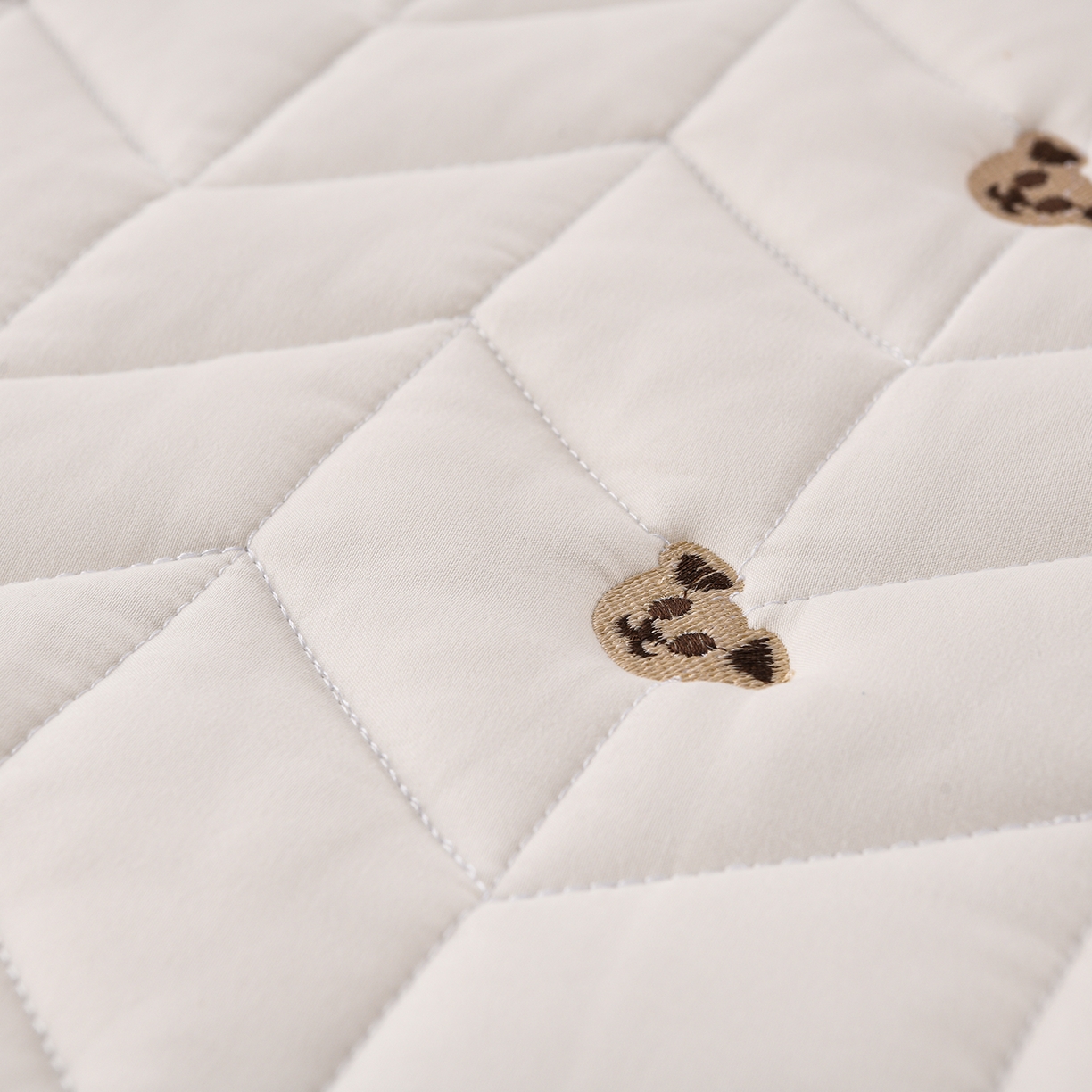 91家纺网 家纺一手货源 找家纺 推推家纺 2025新款A类水洗棉床笠单品床笠床笠单件 可爱熊-卡米白