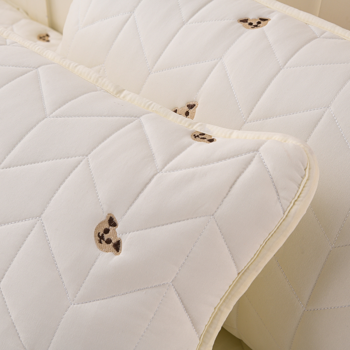 91家纺网 家纺一手货源 找家纺 推推家纺 2025新款A类水洗棉床笠单品床笠床笠单件 可爱熊-卡米白