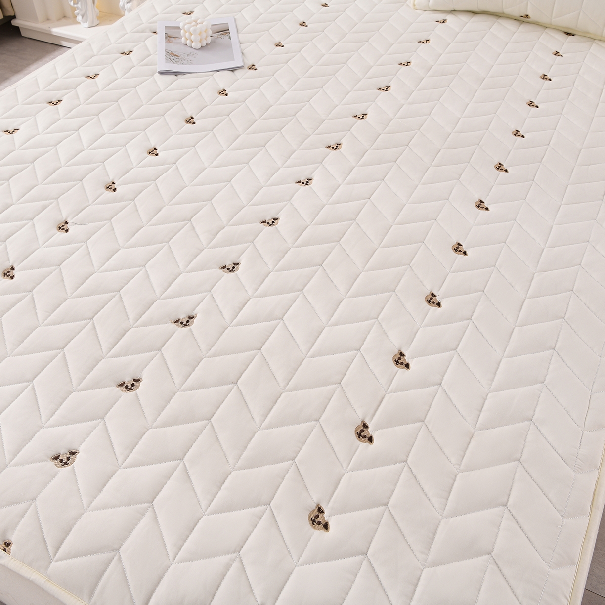 91家纺网 家纺一手货源 找家纺 推推家纺 2025新款A类水洗棉床笠单品床笠床笠单件 可爱熊-卡米白