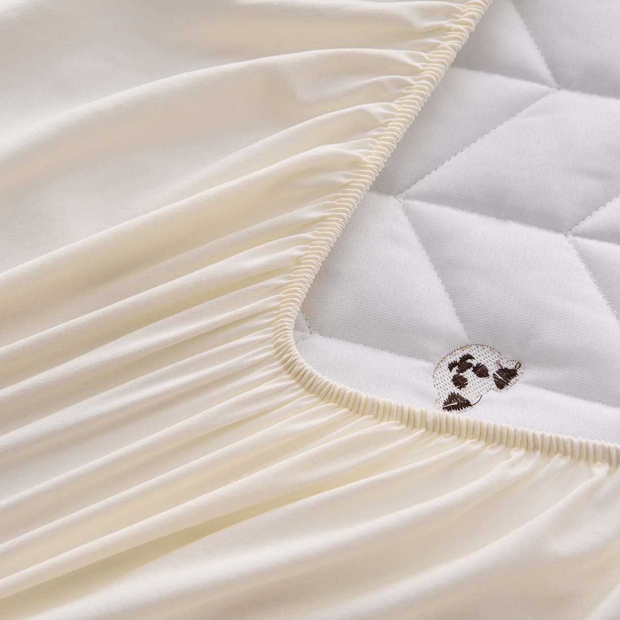 91家纺网 家纺一手货源 找家纺 推推家纺 2025新款A类水洗棉床笠单品床笠床笠单件 可爱熊-卡米白