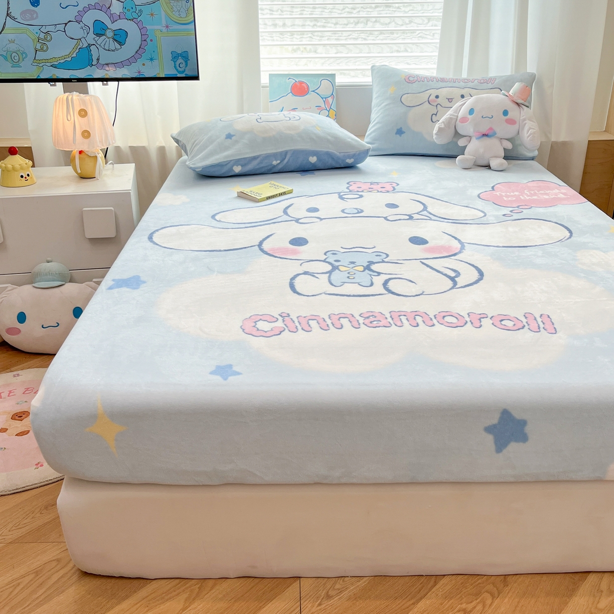 91家纺网 家纺一手货源 找家纺 暮思家居 2025新款正版授权三丽鸥大版牛奶绒数码印花单品床笠单件床笠(带标价格） 绒A版-云朵玉桂狗