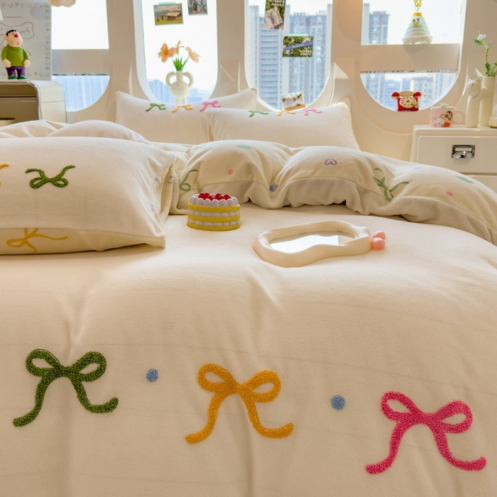 91家纺网 家纺一手货源 找家纺 丝羽坊 2025新款A类潮款加厚牛奶绒四件套 彩色蝴蝶结