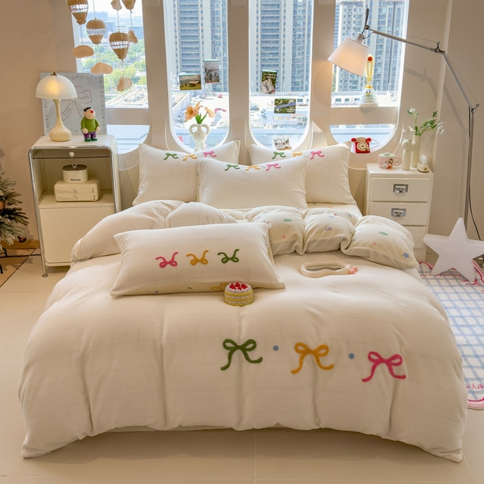 91家纺网 家纺一手货源 找家纺 丝羽坊 2025新款A类潮款加厚牛奶绒四件套 彩色蝴蝶结