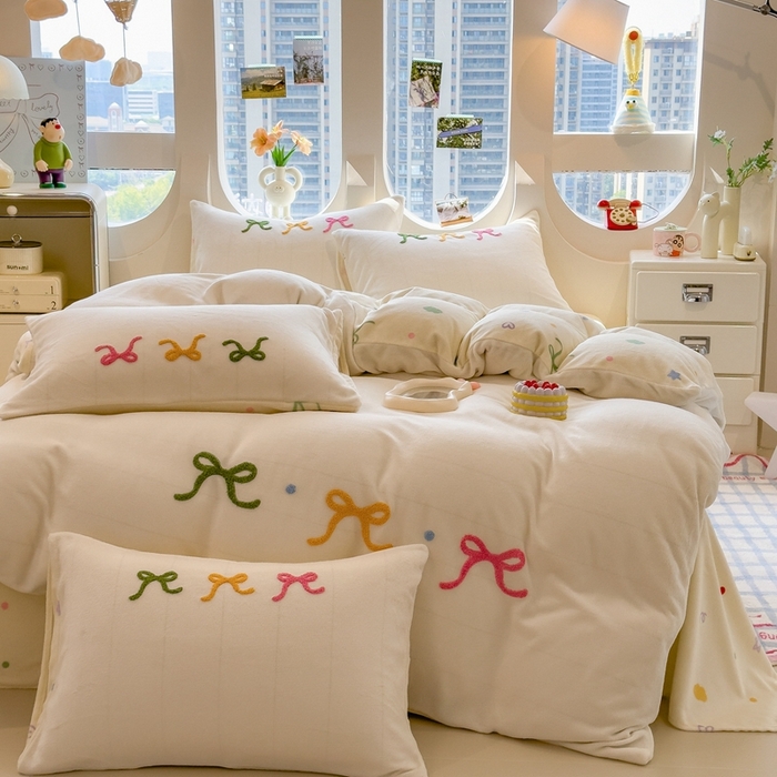 91家纺网 家纺一手货源 找家纺 丝羽坊 2025新款A类潮款加厚牛奶绒四件套 彩色蝴蝶结