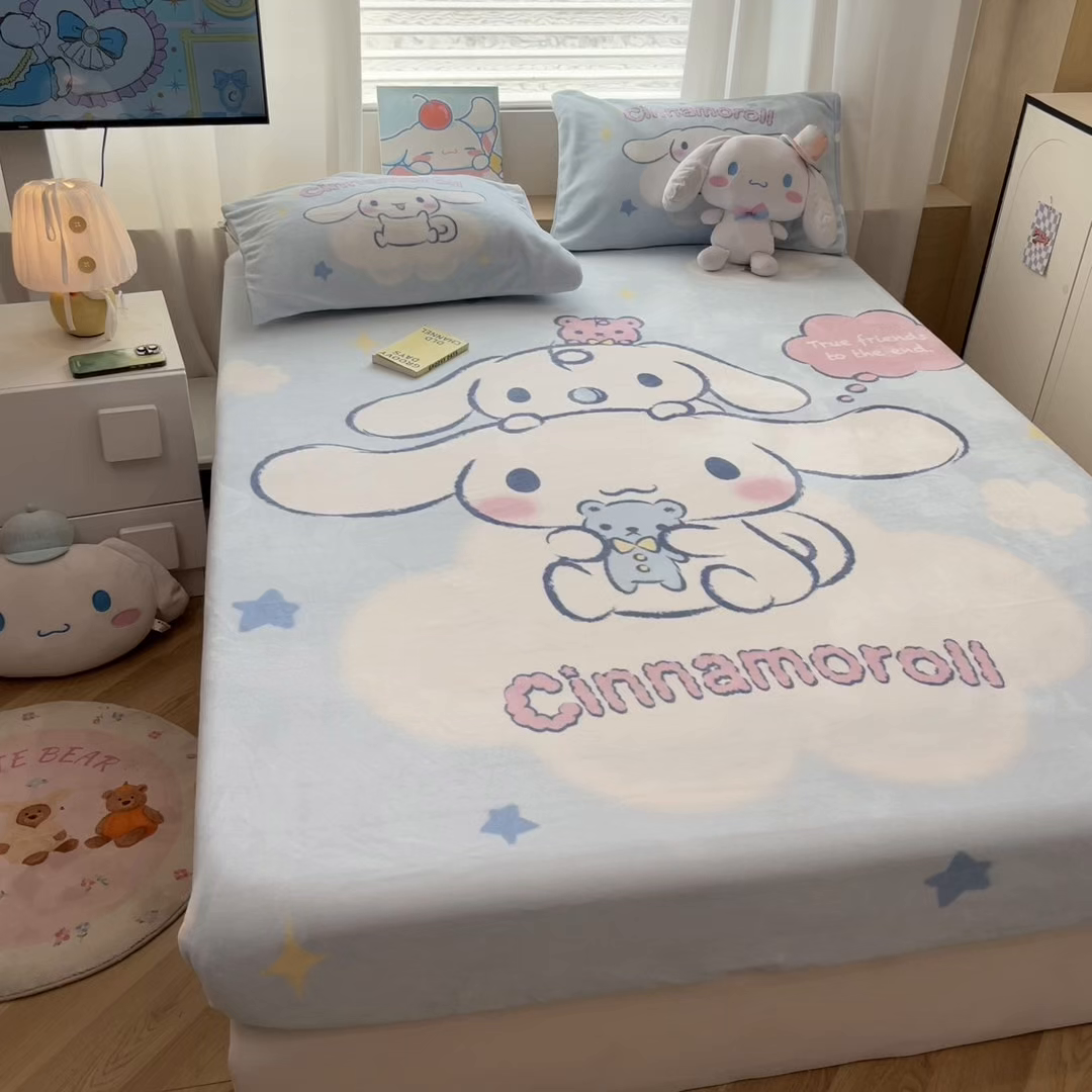 91家纺网 家纺一手货源 找家纺 暮思家居 2025新款正版授权三丽鸥大版牛奶绒数码印花单品床笠单件床笠(带标价格） 绒A版-云朵玉桂狗