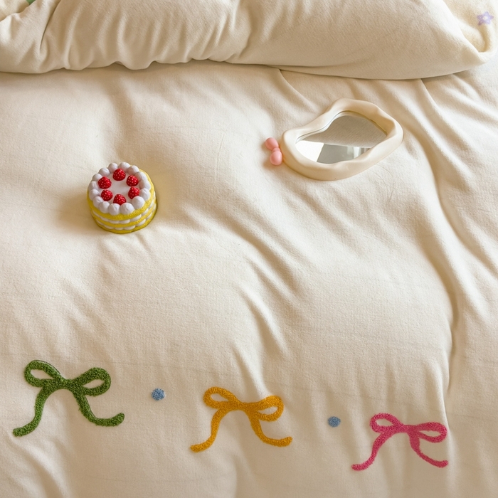 91家纺网 家纺一手货源 找家纺 丝羽坊 2025新款A类潮款加厚牛奶绒四件套 彩色蝴蝶结