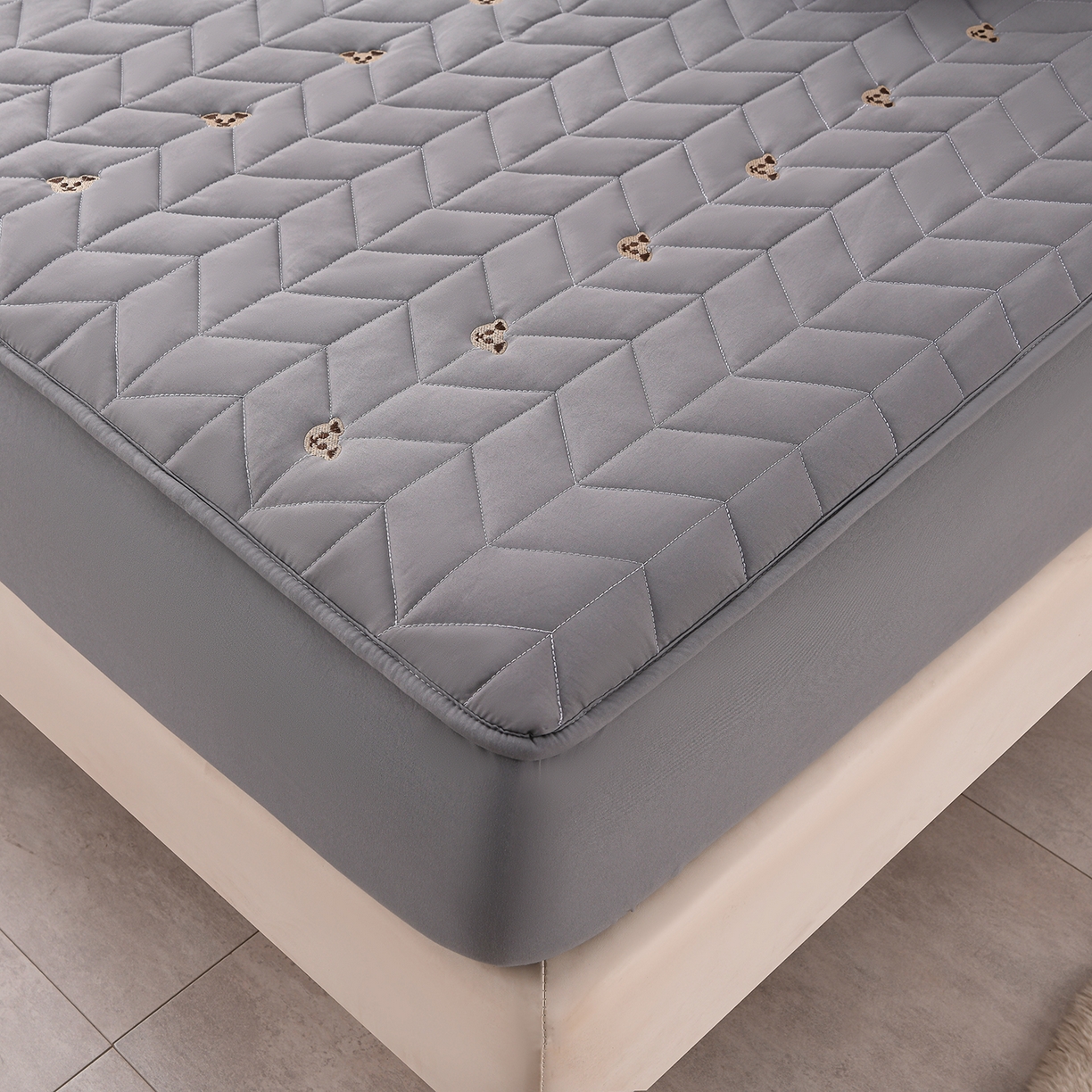 91家纺网 家纺一手货源 找家纺 推推家纺 2025新款A类水洗棉床笠单品床笠床笠单件 可爱熊-卡深灰