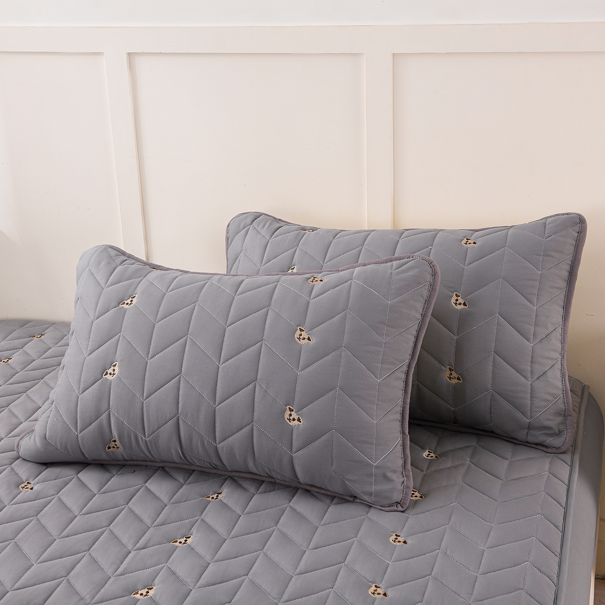 91家纺网 家纺一手货源 找家纺 推推家纺 2025新款A类水洗棉床笠单品床笠床笠单件 可爱熊-卡深灰