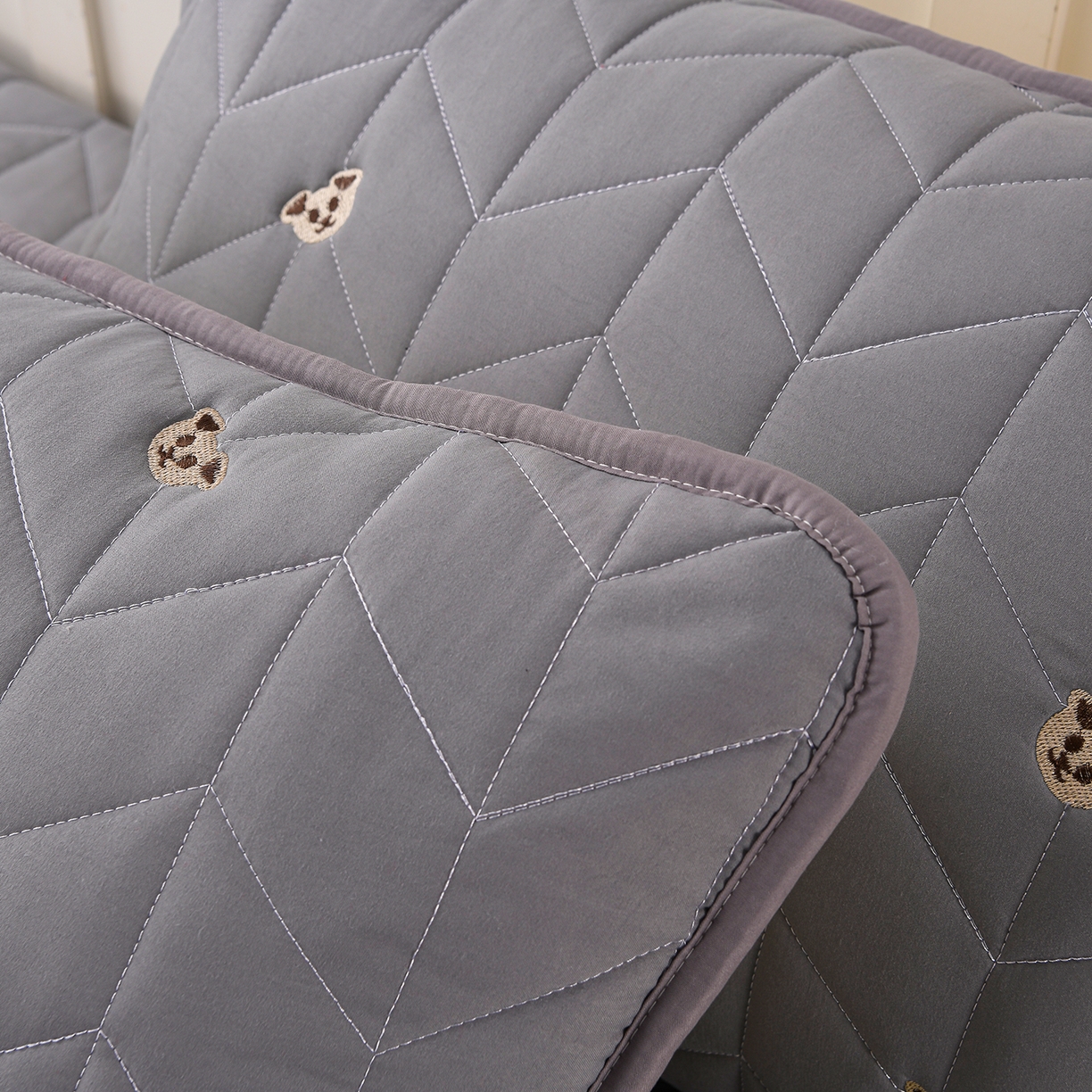 91家纺网 家纺一手货源 找家纺 推推家纺 2025新款A类水洗棉床笠单品床笠床笠单件 可爱熊-卡深灰