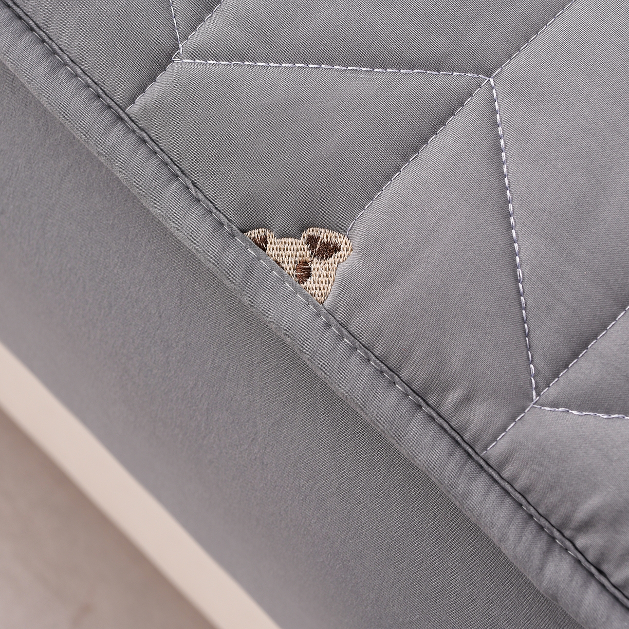 91家纺网 家纺一手货源 找家纺 推推家纺 2025新款A类水洗棉床笠单品床笠床笠单件 可爱熊-卡深灰