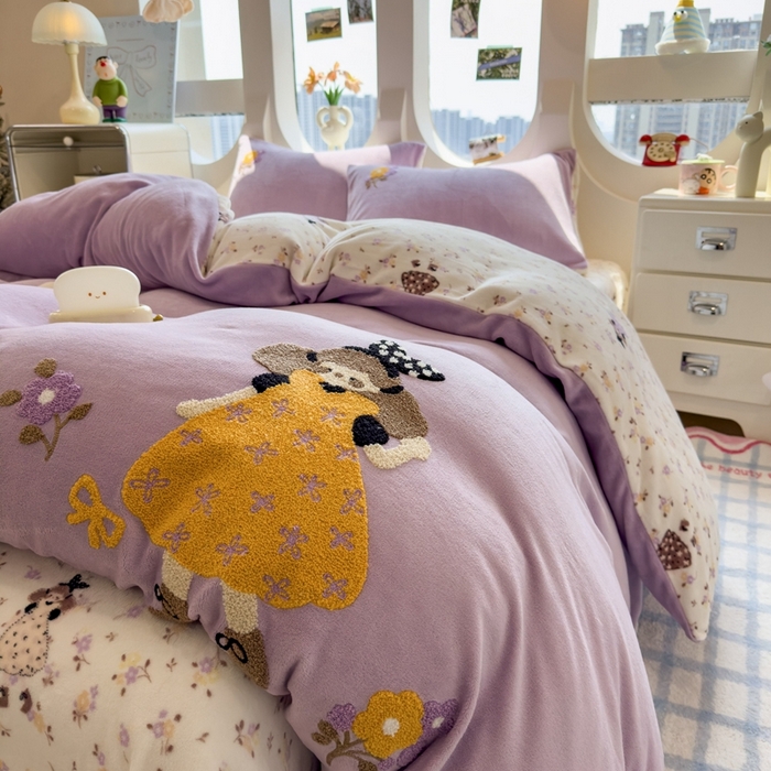 91家纺网 家纺一手货源 找家纺 丝羽坊 2025新款A类潮款加厚牛奶绒四件套 花裙女孩