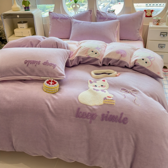 91家纺网 家纺一手货源 找家纺 丝羽坊 2025新款A类潮款加厚牛奶绒四件套 紫色喵影