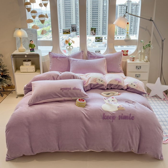 91家纺网 家纺一手货源 找家纺 丝羽坊 2025新款A类潮款加厚牛奶绒四件套 紫色喵影