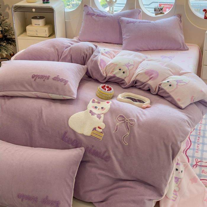 91家纺网 家纺一手货源 找家纺 丝羽坊 2025新款A类潮款加厚牛奶绒四件套 紫色喵影