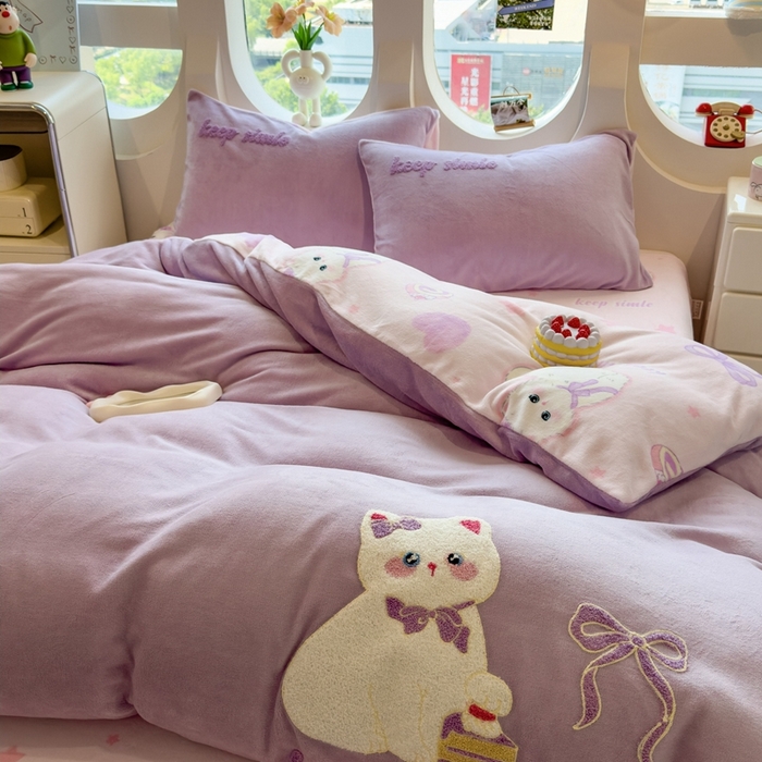 91家纺网 家纺一手货源 找家纺 丝羽坊 2025新款A类潮款加厚牛奶绒四件套 紫色喵影