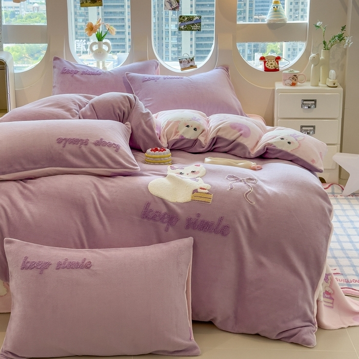 91家纺网 家纺一手货源 找家纺 丝羽坊 2025新款A类潮款加厚牛奶绒四件套 紫色喵影