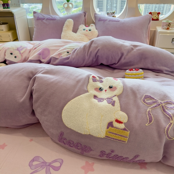 91家纺网 家纺一手货源 找家纺 丝羽坊 2025新款A类潮款加厚牛奶绒四件套 紫色喵影