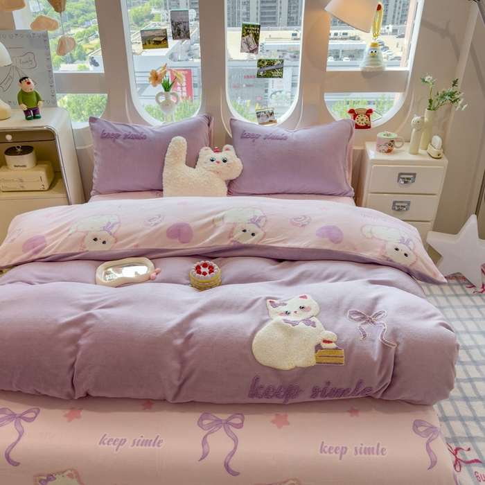 91家纺网 家纺一手货源 找家纺 丝羽坊 2025新款A类潮款加厚牛奶绒四件套 紫色喵影