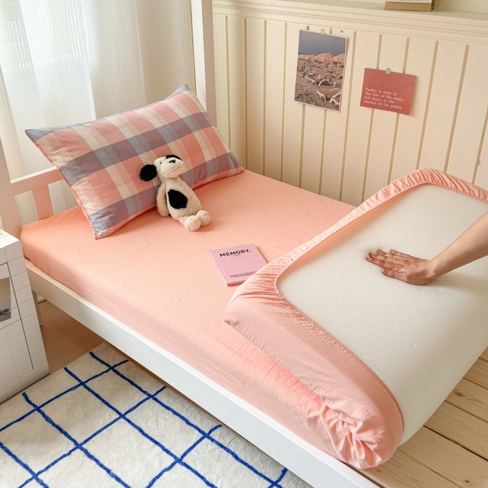 91家纺网 家纺一手货源 找家纺 良品汇馆 2025【学生三件套】纯棉学生宿舍三件套床品件套格子纯色单人上下铺0.9床笠 六宫格暖粉