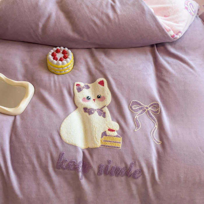 91家纺网 家纺一手货源 找家纺 丝羽坊 2025新款A类潮款加厚牛奶绒四件套 紫色喵影