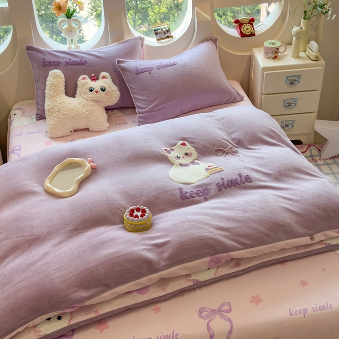 91家纺网 家纺一手货源 找家纺 丝羽坊 2025新款A类潮款加厚牛奶绒四件套 紫色喵影